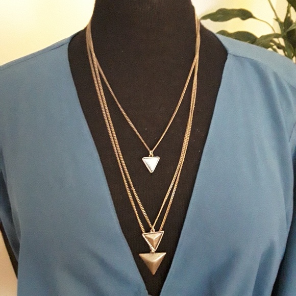 Jewelry - 3 string necklace